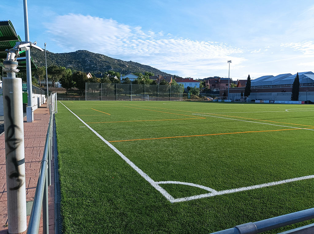 Instalación y mantenimiento de nuevo césped artificial para el Campo de Fútbol Municipal “Las Eras” en Hoyo de Manzanares Image