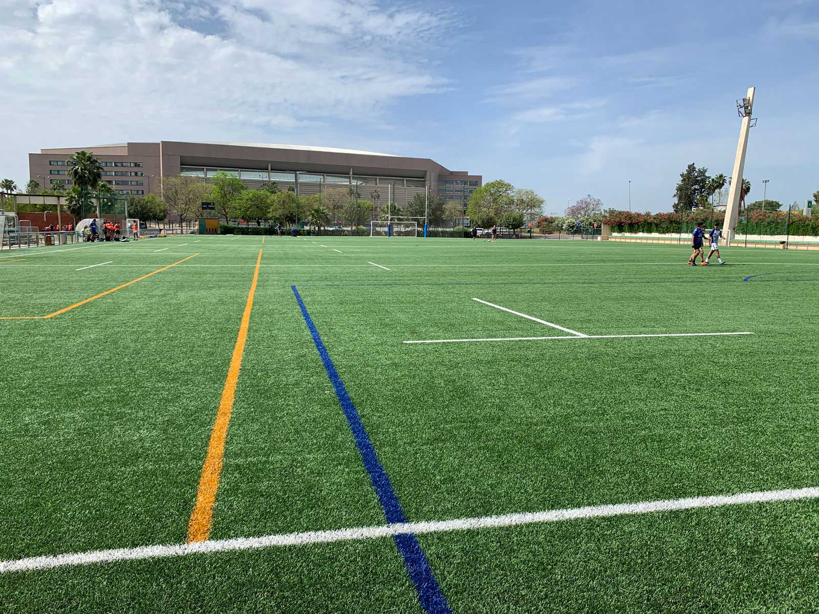 Obras de renovación del césped artificial en el Campo B en las instalaciones deportivas de La Cartuja – (Sevilla)