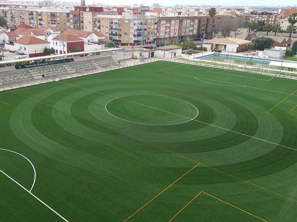 Obras de sustitución del césped artificial del Campo de Fútbol Municipal de Tavernes Blanques en Valencia Image