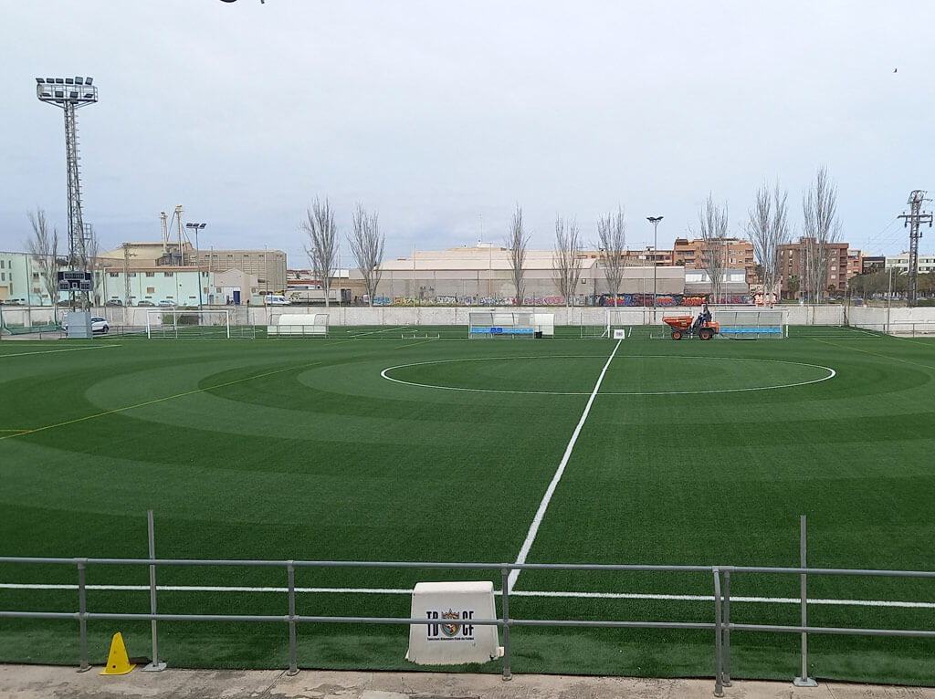 Obras de sustitución del césped artificial del Campo de Fútbol Municipal de Tavernes Blanques en Valencia Image