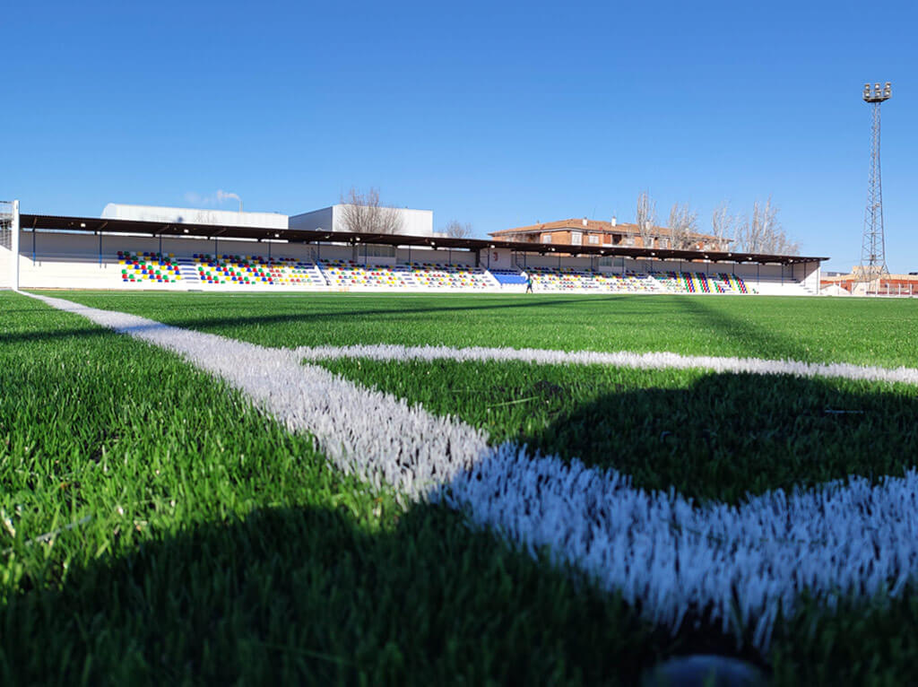 Obras de sustitución del césped del Campo de Fútbol de La Molineta en Valdepeñas, Ciudad Real Image