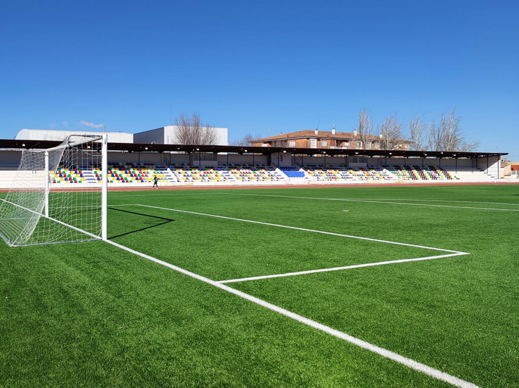 Obras de sustitución del césped del Campo de Fútbol de La Molineta en Valdepeñas, Ciudad Real Image