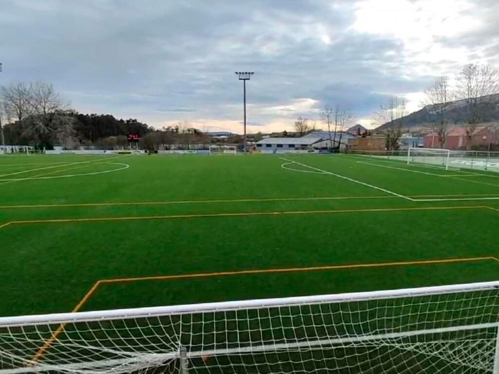 Obras de suministro e instalación de césped artificial y equipamiento deportivo en el Campo de Fútbol Nuevo San Lázaro, en Pontejos Image