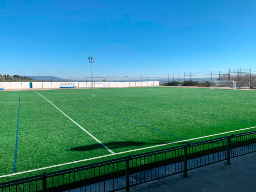 Obras de sustitución del césped artificial del Campo de Fútbol para el Ayuntamiento de Almodóvar del Río Image