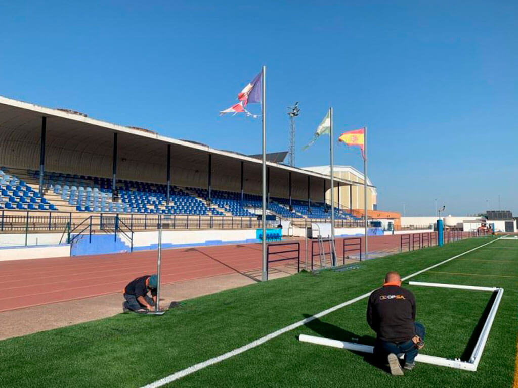 Obras de Suministro e instalación de césped sintético en el Campo de Fútbol-11 en Polideportivo Municipal de Almonte Image