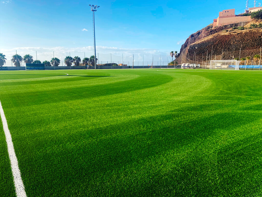 Renovación del Césped Artificial y Riego en el Campo de Fútbol 11 de Ofra en Tenerife