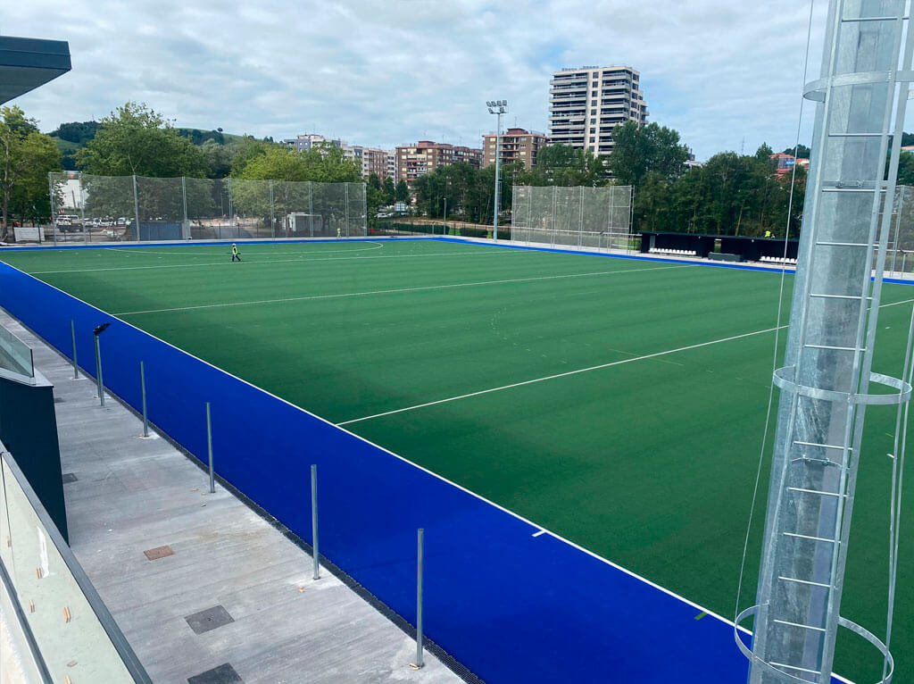 Obras de césped sintético en el nuevo Campo de Hockey de la Real Sociedad en San Sebastián – (Guipúzcoa)