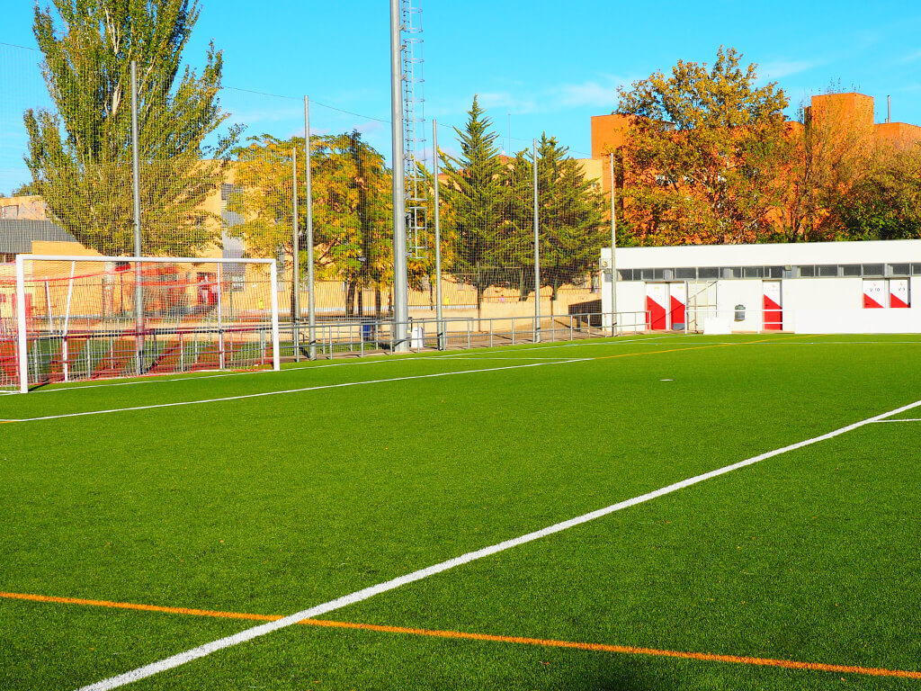 CEM CESAR LARNEZ. Campo de fútbol para el ayuntamiento de Zaragoza con tecnología de DOBLE TUFTADO Image