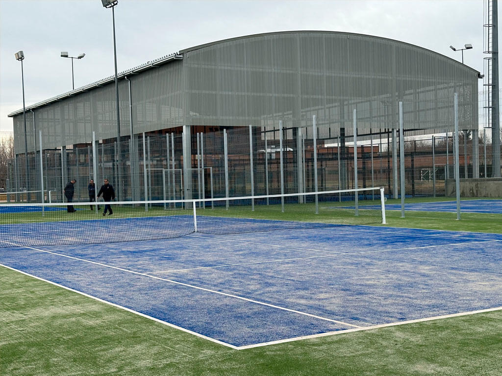 Para la universidad de León, remodelación de 3 pistas de tenis, ejecución de 3 pistas de pádel cubiertas y acondicionamiento de accesos Image