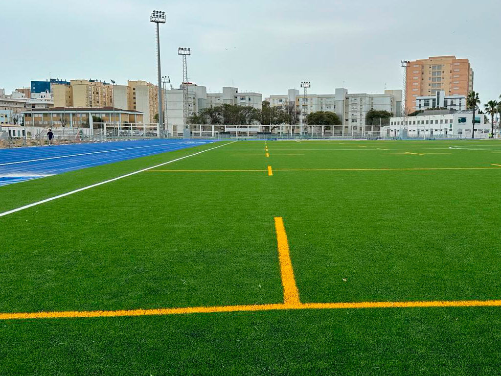 Obras de sustitución de césped en campo de fútbol Manuel Irigoyen de Cádiz. Image