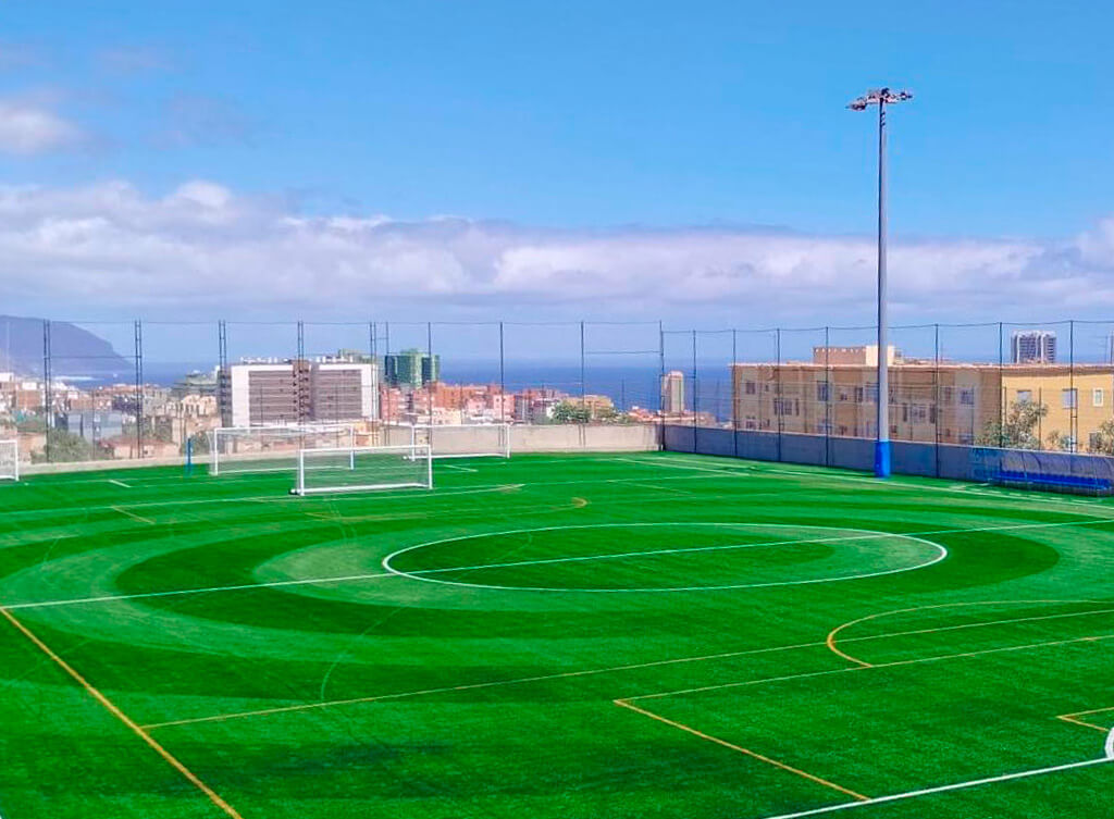 Césped artificial para el campo de fútbol García Escámez de Santa Cruz de Tenerife Image