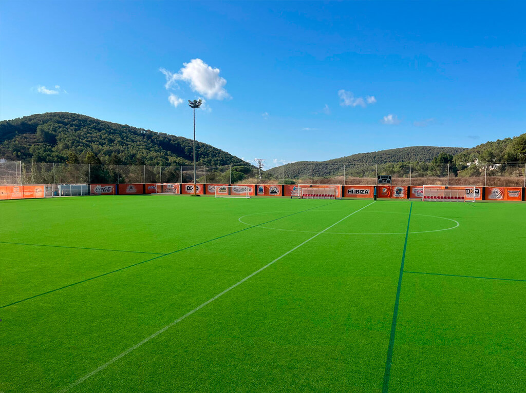 Presentación del campo de fútbol municipal del Ayuntamiento de Sant Josep de Sa Talaia en las islas Baleares Image